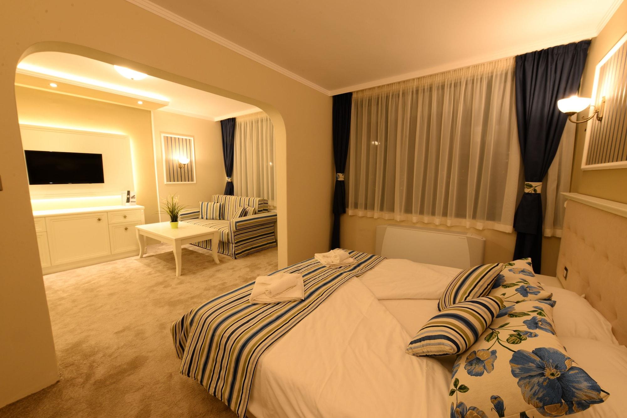 Park Hotel RAYA Garden Weliko Tarnowo Exterior foto