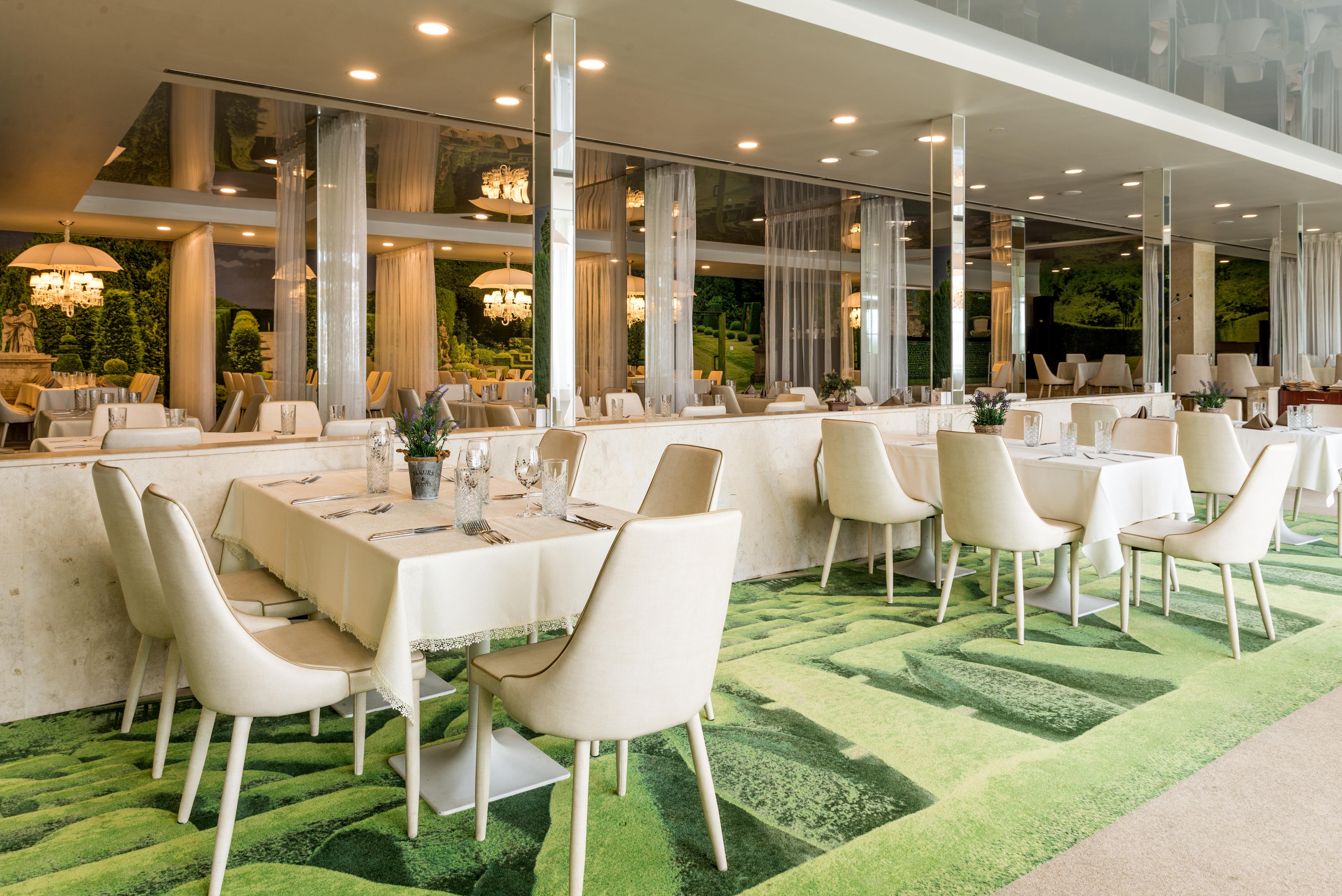 Park Hotel RAYA Garden Weliko Tarnowo Exterior foto