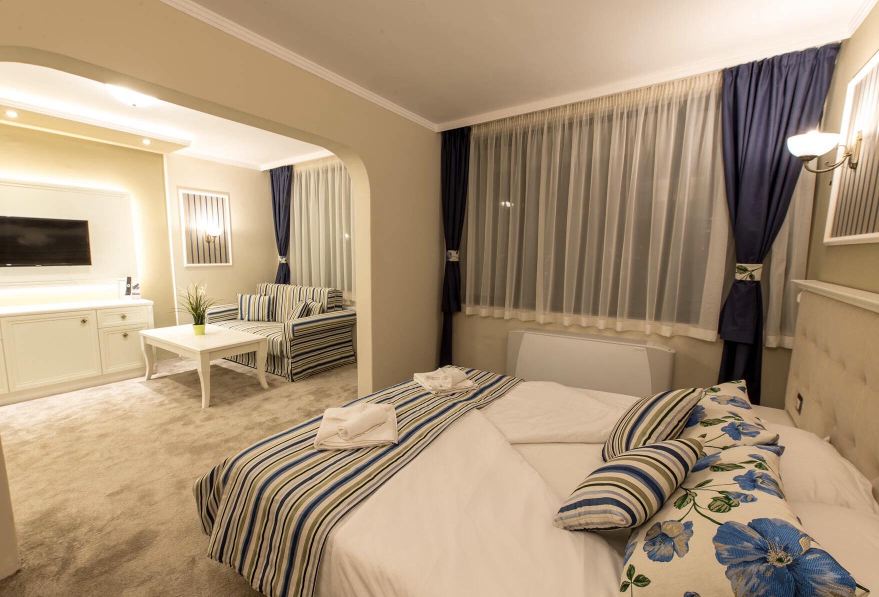 Park Hotel RAYA Garden Weliko Tarnowo Exterior foto